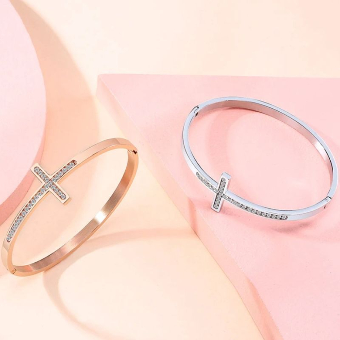 Bransoletka Bangla Krzyż Różowe Złoto Cyrkonie z dedykacją dla Żony